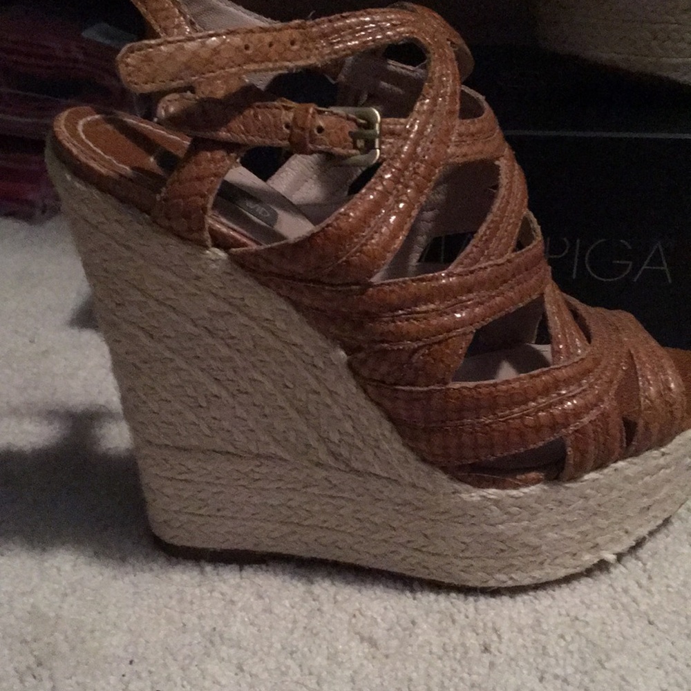 Joan and Davis Strappy Platform Sandals 6 - Picture 3 of 5